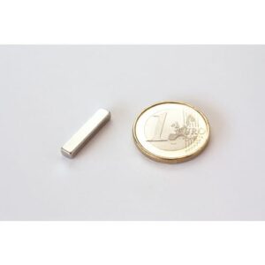 20x4x3mm_Quadermagnet_neben_Euromuenze