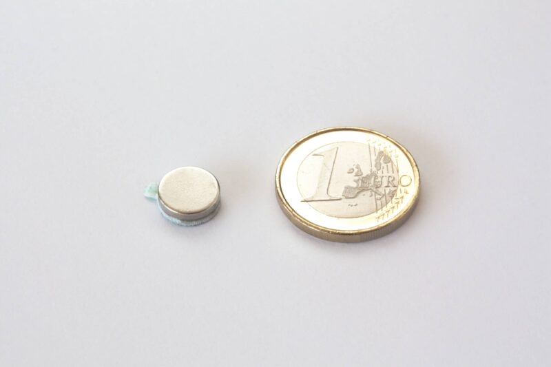 10x2mm Scheibenmagnet_selbstklebend_Euromuenze